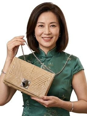 JEANNE LOTTIE Gold Quilted Satin Touch Chain Chain Strap Mini Bag